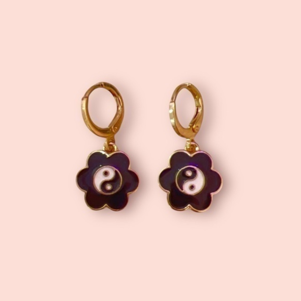 Ying Yang Gold Flower Huggies